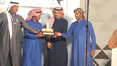 بالصور.. «الفهيقي» يفوز بالمركزين الأول والثالث في سباقات مهرجان الملك عبدالعزيز للصقور