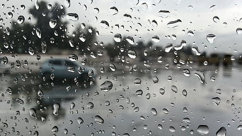 الجهني: فرصة مهيأة لهطول الأمطار على عدد من المناطق خلال ساعات