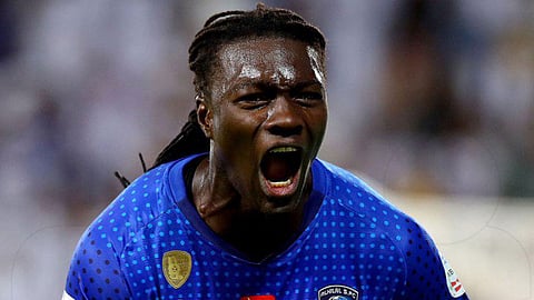 جوميز يهدي الجابر هدية خاصة بمناسبة ميلاده