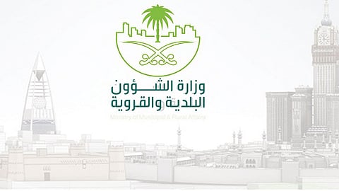 «البلديات» توقف ترخيص محطات الوقود غير الملتزمة بتركيب شاشات عرض الأسعار