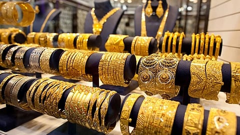 أداء فاتر للذهب.. والأوقية تحقق 1477 دولارًا في تعاملات الأربعاء