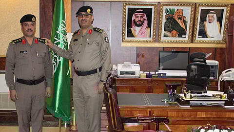 مدير شرطة تبوك يقلِّد عددًا من الضباط رتبهم الجديدة