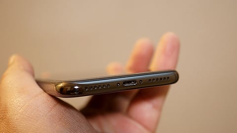 «آيفون» يستبدل «USB» مكانَ «Lightening»