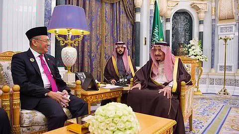 خادم الحرمين يبحث آفاق التعاون مع رئيس المجلس الاستشاري بإندونيسيا