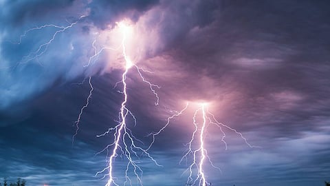 طقس الأربعاء.. سحب رعدية ممطرة ورياح مثيرة للأتربة على عدد من المناطق
