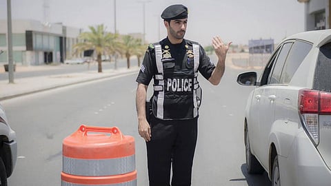المرور: 10 آلاف ريال غرامة تنتظر مستخدمي «اللوحات المخالفة»