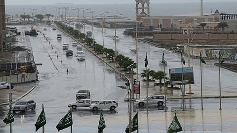 تنبيه بهطول أمطار متوسطة إلى غزيرة على جازان