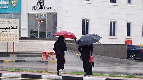 هطول أمطار متوسطة إلى غزيرة على المنطقة الشرقية