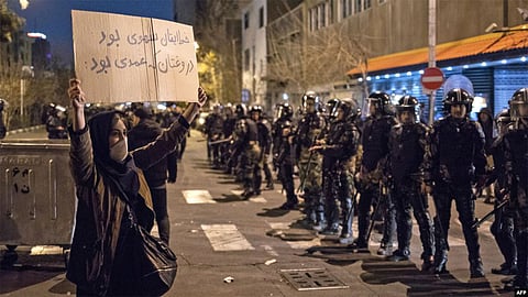 «الوضع مؤلم أكثر من الموت.. يقتلوننا ببطء».. أمنستي تدين «القمع العنيف» في إيران