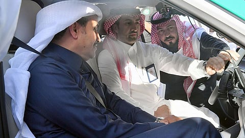 بالصور.. وزير النقل يدشن الهوية الجديدة لسيارات «أجرة المطار» و«الأجرة العامة»