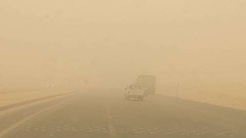 عوالق ترابية ورؤية محدودة على الرياض ونجران