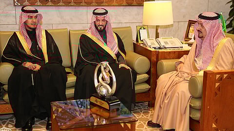 أمير الرياض ونائبه يستقبلان زعيم آسيا
