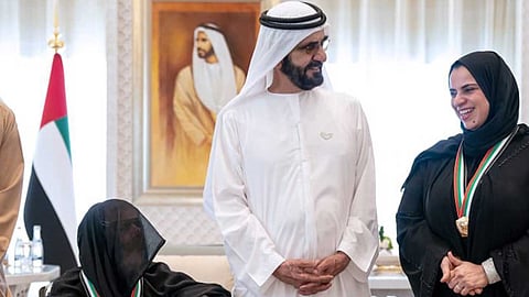 عقب العثور عليها.. تكريم استثنائي من بن راشد لـ«المعلمة الإيجابية»