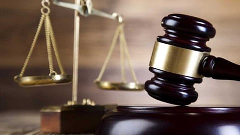 بعد ملاحقته فنانةً بحرينية.. محكمة تُعاقب خليجيًّا بالسجن والإبعاد عن البلاد
