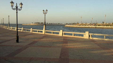 الواجهات البحرية بالشرقية تجذب ممارسي رياضة المشي