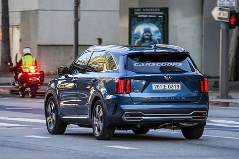 كيا تشوق لداخلية سورينتو 2021 الجديدة كليًّا