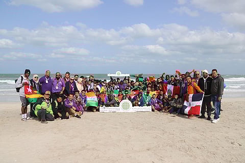 بالصور.. يوم رياضي بحري للجوالة على شاطئ «الحمرية»