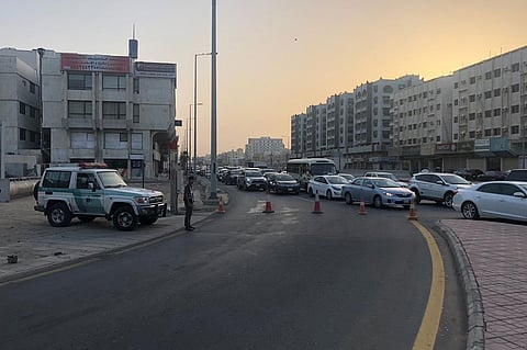 بالصور.. تسرب مياه بجدة.. والمرور يدعو لاستخدام طرق بديلة