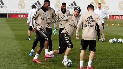 غيابات بالجملة تهدد عودة ريال مدريد لصدارة «الليجا» اليوم