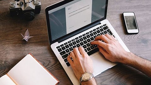 لمواجهة كورونا.. 7 جهات في المملكة تسمح لموظفيها بالعمل عن بعد