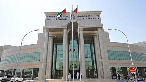 النيابة العامة بالإمارات تأمر بحبس إعلامي لإثارته النعرات العرقية
