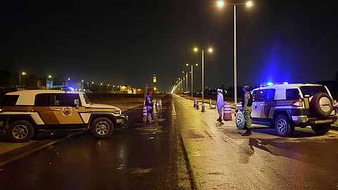 بالصور.. هطول أمطار متوسطة إلى غزيرة على الرياض