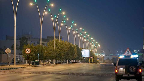 القبض على 14 مواطنًا خالفوا قرار منع التجول بالقصيم والجوف