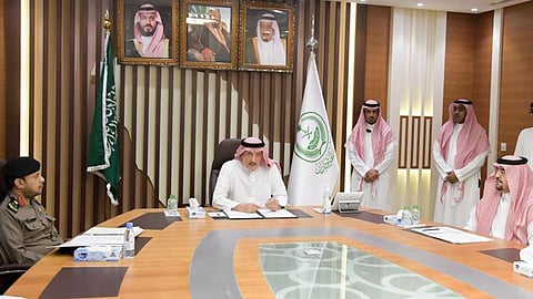 بالصور.. أمير جازان يتابع إجراءات مواجهة كورونا في مشروعات أرامكو بالمنطقة