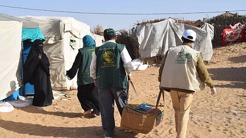 بالصور.. مركز الملك سلمان للإغاثة يواصل توزيع السلال الرمضانية باليمن والسودان وباكستان