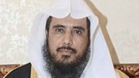 الشيخ الخثلان: الاعتكاف بالبيوت لا يصح في الظروف الحالية