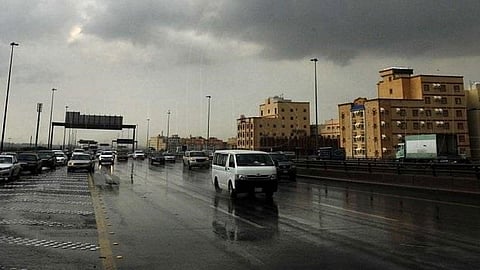 تستمر للغد.. «الحصيني»: هطول أمطار على مرتفعات الباحة وعسير وجازان