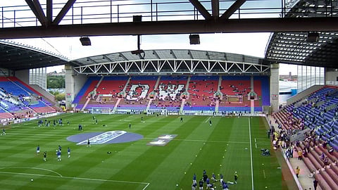 «تحالف هونج كونج» يستحوذ على ملكية نادٍ إنجليزي