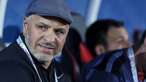 الجزائري بن زكري يطير إلى ميلانو للاطمئنان على عائلته