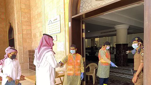 نقاط لفرز المصلين بجوامع في الباحة لمواجهة «كورونا المستجد»
