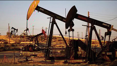 أسعار النفط تواصل الصعود.. خام برنت يسجل 42.78 دولار