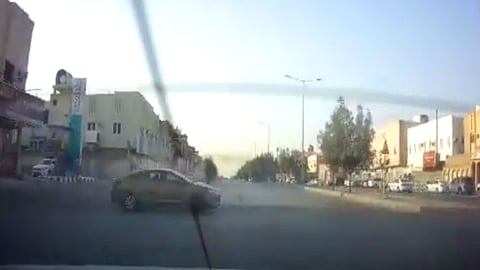 واقعة التفحيط بـ«الالنترا» تستفزُّ مشاهدي الفيديو.. ومغردون يردون بـ«راعي_الالنترا»