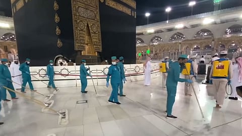 بالفيديو.. تعقيم الحرم المكي استعدادًا لاستقبال ضيوف الرحمن