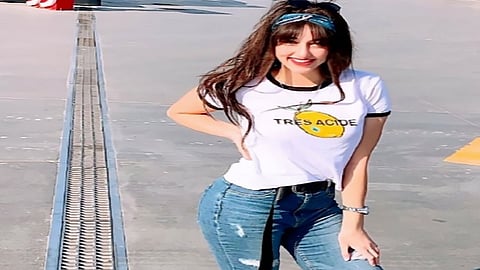 تأجيل قضية منار سامي صاحبة الفيديو العاري على «السوشيال ميديا»