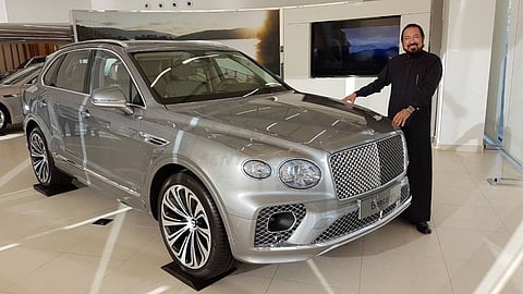 بكر أزهر يأخذكم في جولة داخل بنتلي بنتايجا 2021