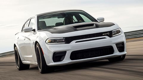 تفاصيل صغيرة جعلت دودج تشارجر SRT هيلكات ريد آي 2021 الأسرع في العالم