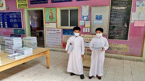 تسليم 733 ألف مقرر دراسي بتعليم عسير