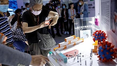 لقاحات صينية لفيروس كورونا تنتجها: «سينوفاك بايوتك» و«سينوفارم»