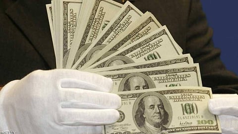 ضبط مواطن و3 مقيمين روّجوا لبيع أوراق لتزييف الدولار.. ومقايضتها بالريال في الرياض