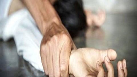 استغل وجودها بمفردها بالمنزل.. سائق «توك توك» يغتصب طفلة معاقة ذهنيًا بالقوة.. والمحكمة تجبره على مواجهة الضحية