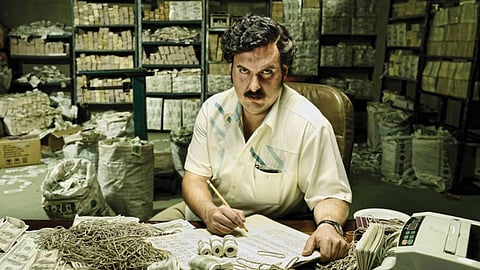 ابن شقيق بابلو إسكوبار يعثر على 18 مليون دولار في مخبأ بـ«ميديلين»