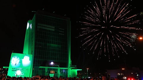 احتفالًا باليوم الوطني.. غرفة الخرج تطلق 90 قذيفة نارية وتدشن هويتها الجديدة