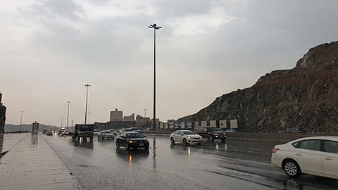 الأرصاد تنبه سكان منطقتين لسحب رعدية ممطرة غدًا الخميس