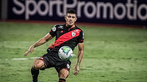 القادسية يقترب من دعم خط وسطه بالبرازيلي دا كروز