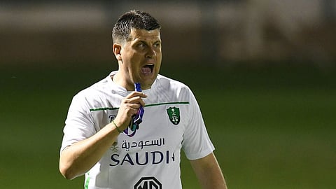 ناقد رياضي: إدارة الأهلي تتجاهل مطالب المدرب.. وتسير وراء رأي الجمهور