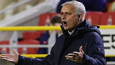 مورينيو يفتح النار على «دكة توتنهام» بعد كبوة «بوسويل»